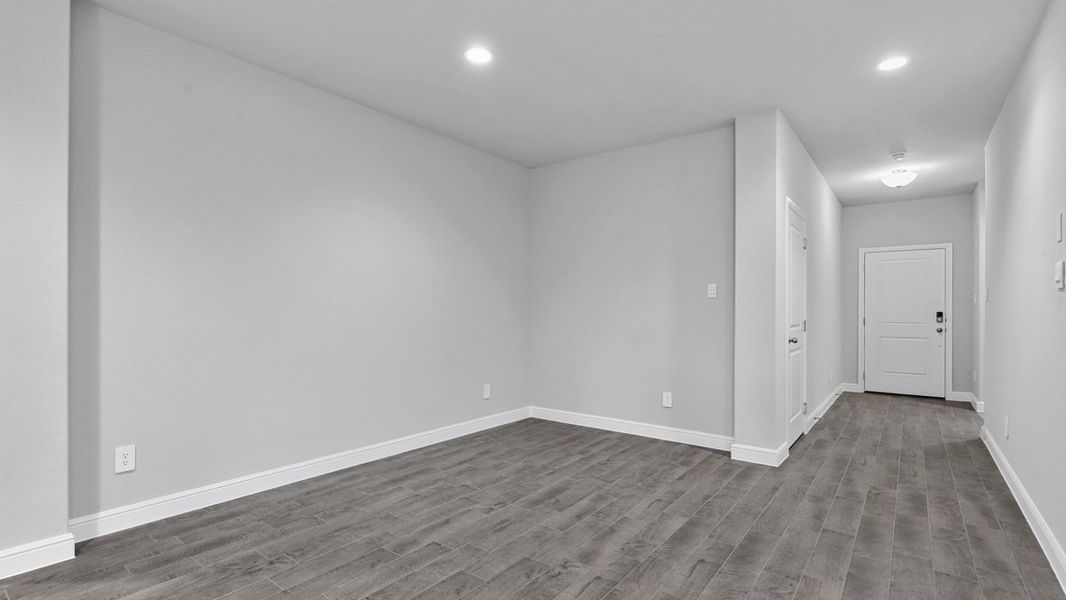 Spacious, unfurnished interior of a new home in Trails of Elizabeth Creek, Fort Worth (Image 14). Spacious, unfurnished interior of a new home in Trails of Elizabeth Creek, Fort Worth (Image 14).