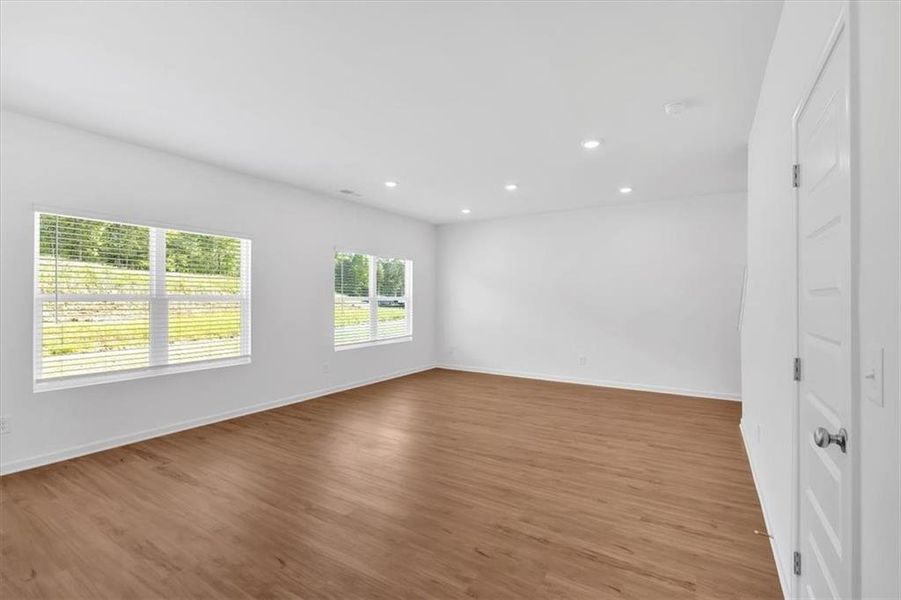 Spacious, unfurnished interior of a new home in Salacoa, Calhoun (Image 12).