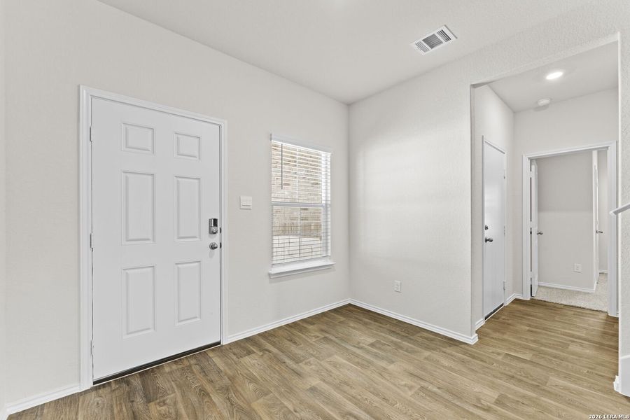 Spacious, unfurnished interior of a new home in Hunters Ranch, San Antonio (Image 10).