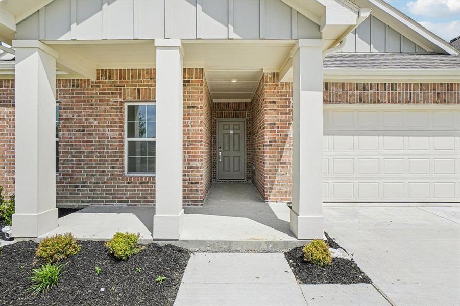 Exterior details and patio area of a home in Lone Oak, Alvarado (Image 23).