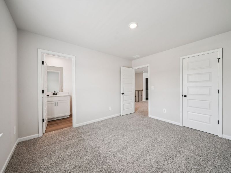 Spacious, unfurnished interior of a new home in Vines at Mill Creek - Estate Series, Braselton (Image 20).