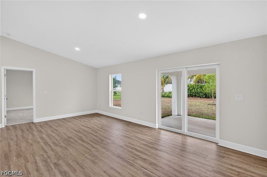 Spacious, unfurnished interior of a new home in Cape Coral, Cape Coral (Image 18).