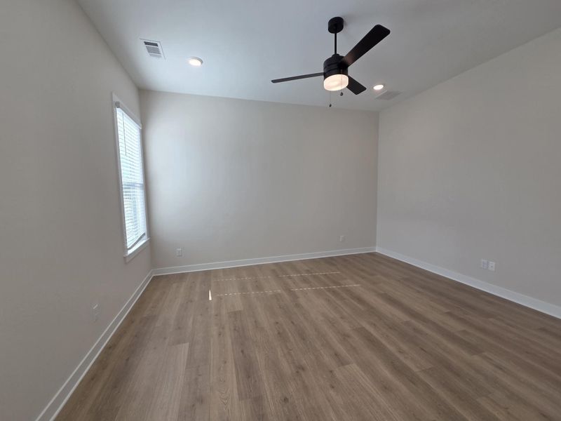 Spacious, unfurnished interior of a new home in Twin Oaks, Oakland (Image 16).