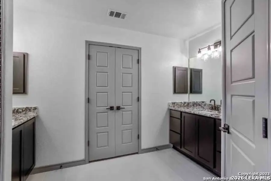 Furnished interior view inside a new home in , Blanco (Image 4).