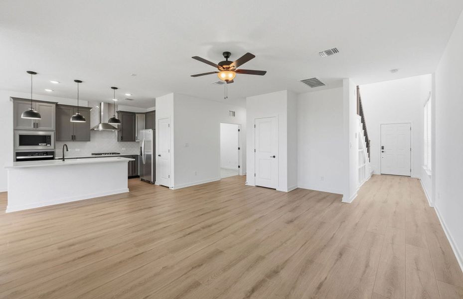 Spacious, unfurnished interior of a new home in Santa Rita Ranch, Liberty Hill (Image 48).