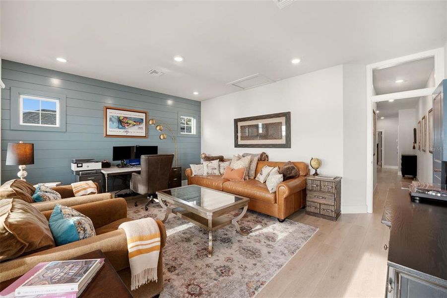 Furnished interior view inside a new home in Emerald Landing at Waterside at Lakewood Ranch – Lake Series, Sarasota (Image 16). Furnished interior view inside a new home in Emerald Landing at Waterside at Lakewood Ranch – Lake Series, Sarasota (Image 16).