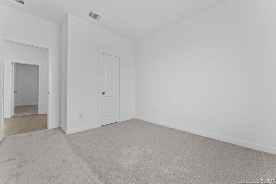 Spacious, unfurnished interior of a new home in Voss Farms, New Braunfels (Image 20).