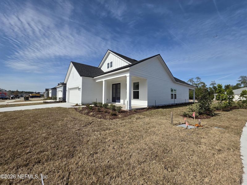 Exterior details and patio area of a home in Hyland Trail, Green Cove Springs (Image 3).