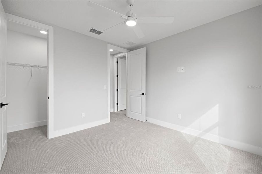 Spacious, unfurnished interior of a new home in , Tampa (Image 15).