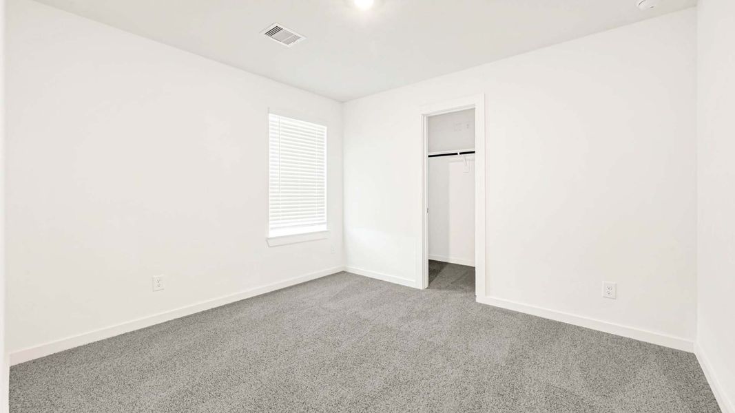 Spacious, unfurnished interior of a new home in Holly Ridge, Rosenberg (Image 15).