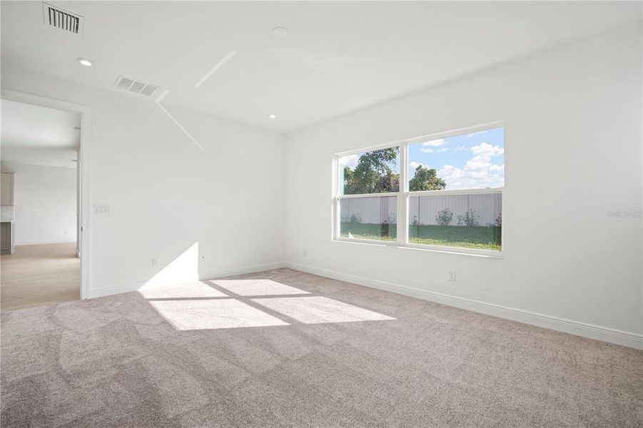 Spacious, unfurnished interior of a new home in Fieldstone, Plant City (Image 15).