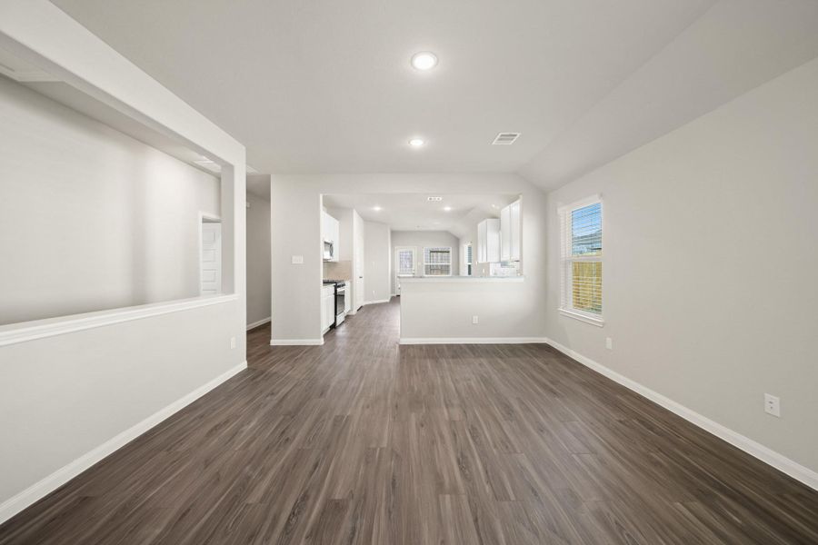 Spacious, unfurnished interior of a new home in Hunter's Creek, Huntsville (Image 13). Spacious, unfurnished interior of a new home in Hunter's Creek, Huntsville (Image 13).