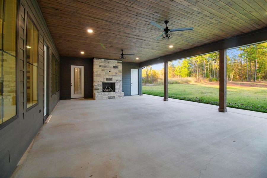 Exterior details and patio area of a home in , Bullard (Image 25).