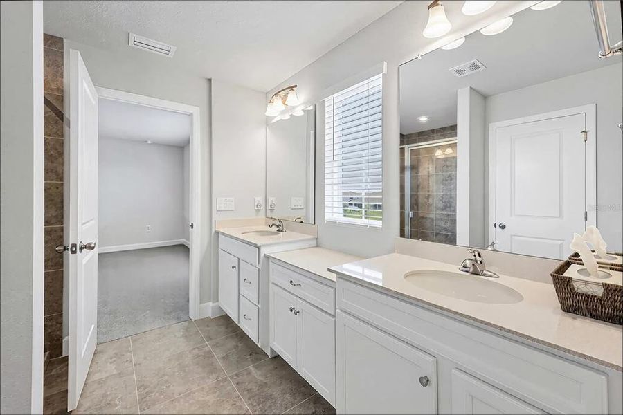Furnished interior view inside a new home in Avalon Woods, Lakewood Ranch (Image 8). Furnished interior view inside a new home in Avalon Woods, Lakewood Ranch (Image 8).