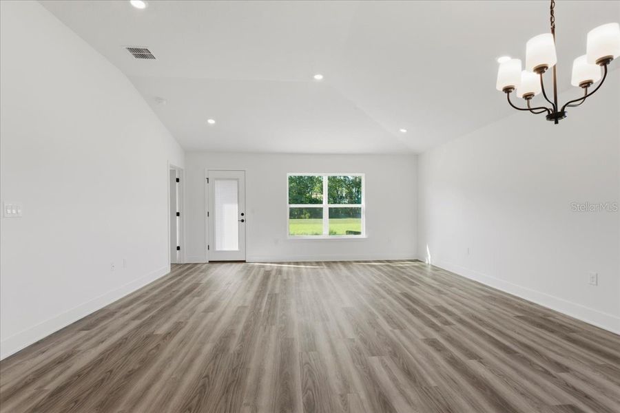 Spacious, unfurnished interior of a new home in Kirkland Farms, Alachua (Image 17).