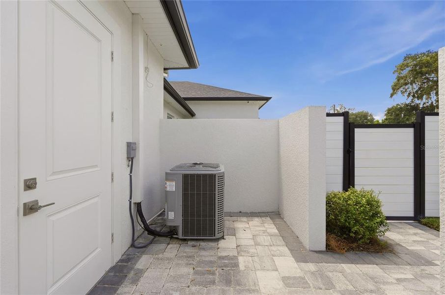 Exterior details and patio area of a home in , Winter Haven (Image 38).