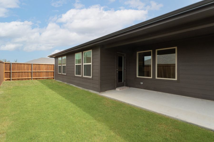Exterior details and patio area of a home in Chalk Hill, Celina (Image 2).