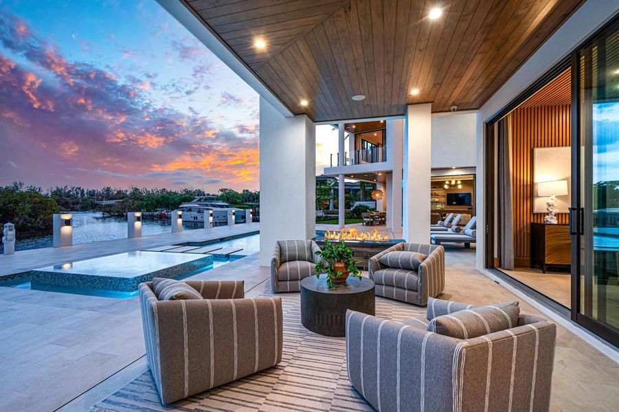 mls_LOGGIA_SEATING_ANGLE mls_LOGGIA_SEATING_ANGLE