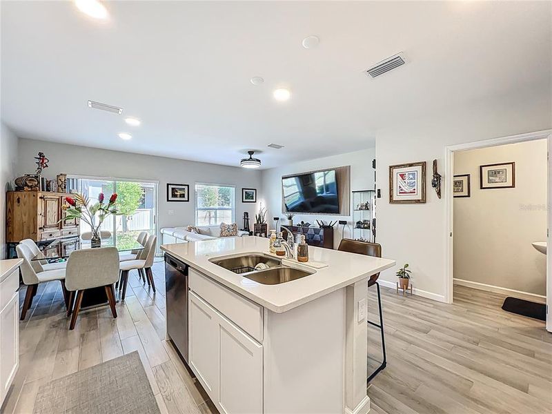 Furnished interior view inside a new home in , Orlando (Image 36).