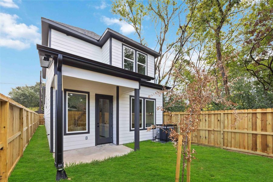 Exterior details and patio area of a home in , Houston (Image 25).
