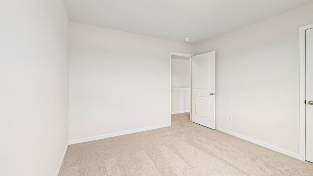 Spacious, unfurnished interior of a new home in Shahbain Reserve, Raeford (Image 28).