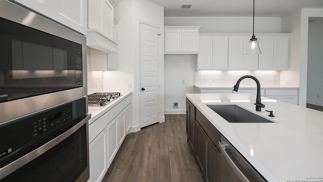 Furnished interior view inside a new home in Homestead 65', Schertz (Image 5).