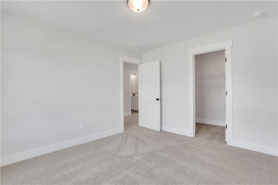 Spacious, unfurnished interior of a new home in Cambridge, Flowery Branch (Image 41). Spacious, unfurnished interior of a new home in Cambridge, Flowery Branch (Image 41).