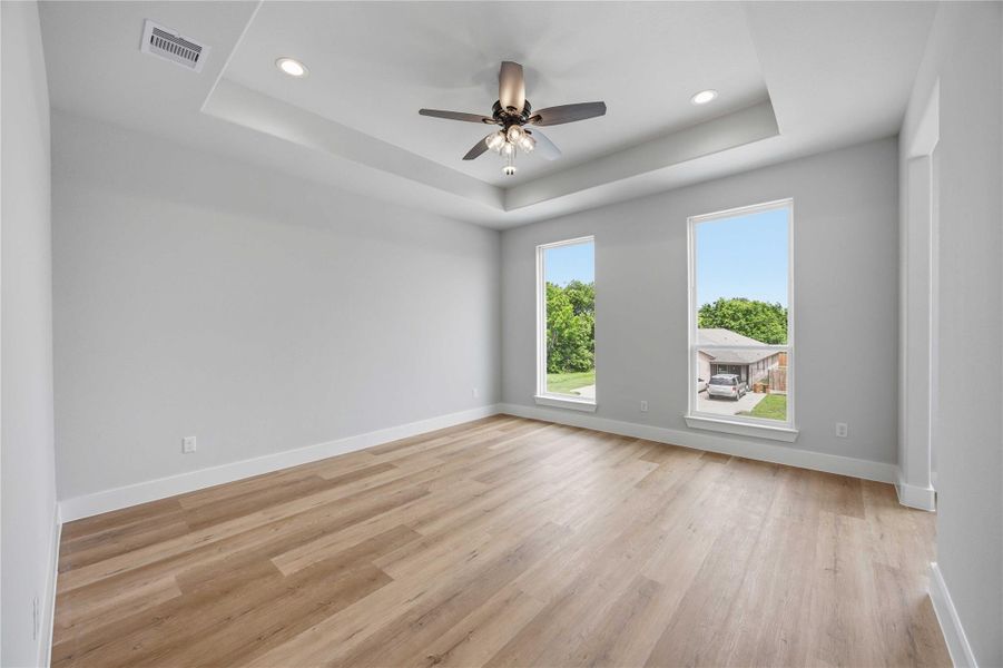 Spacious, unfurnished interior of a new home in , Houston (Image 27).