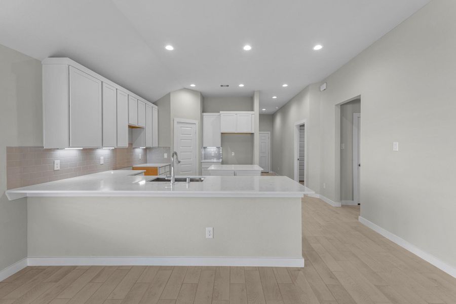 Furnished interior view inside a new home in Sunterra Lakes, Fulshear (Image 11).