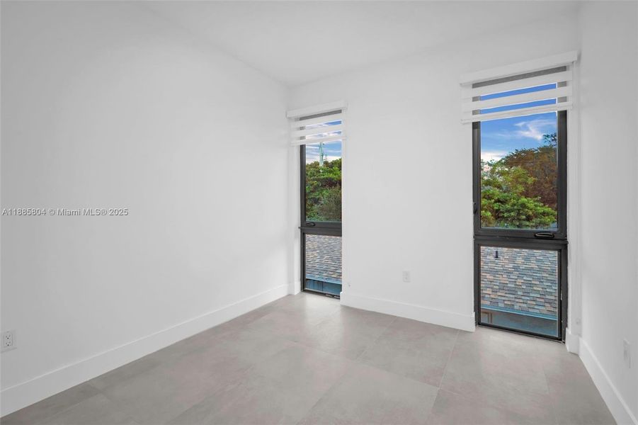 Spacious, unfurnished interior of a new home in , Miami (Image 27).