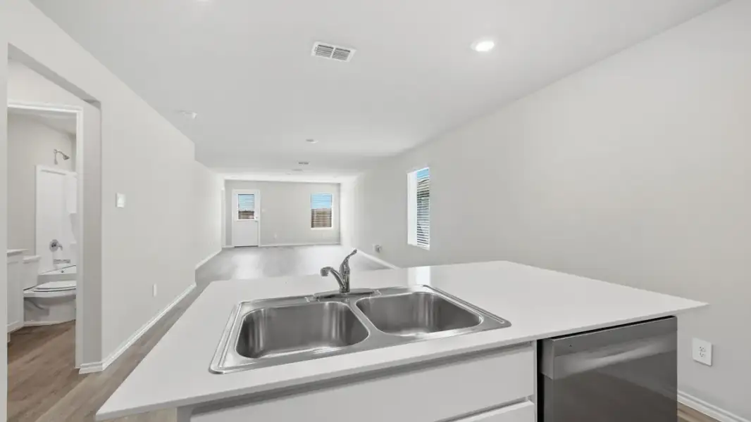Representative interior finishes for a home built from the Caprock by D.R. Horton in Ponder Farms, Ponder (Image 14).