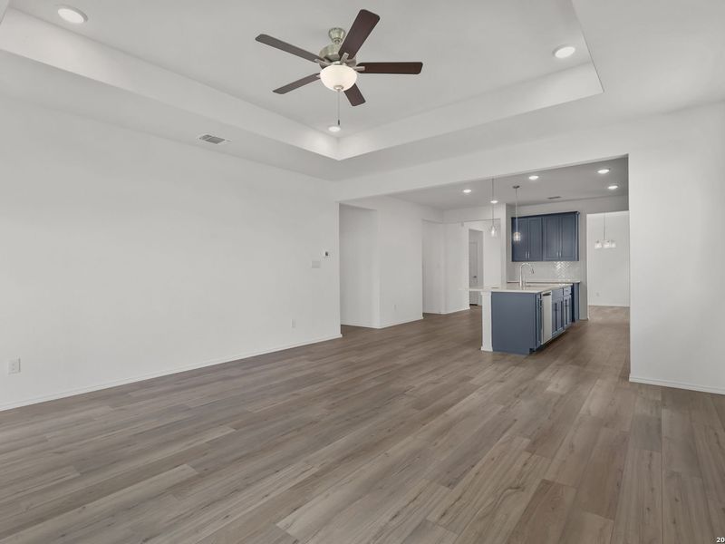 Spacious, unfurnished interior of a new home in Hickory Ridge, San Antonio (Image 31).