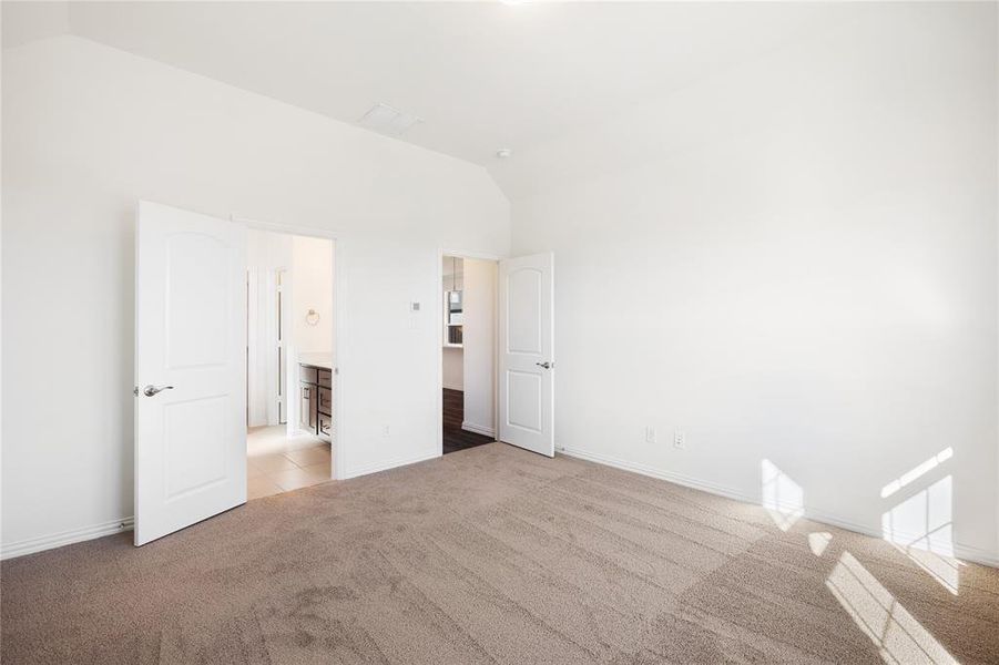 Spacious, unfurnished interior of a new home in Edgewater, Fate (Image 14).