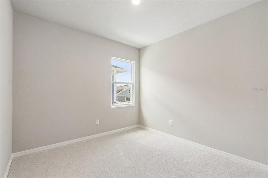 Spacious, unfurnished interior of a new home in Eastlyn, Bradenton (Image 11).