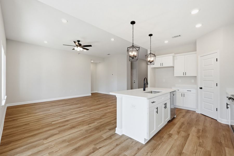 Spacious, unfurnished interior of a new home in Barton's Bend, Crestview (Image 18).
