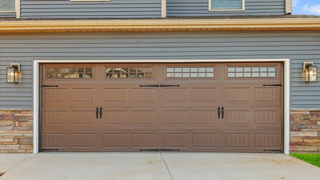 Exterior details and patio area of a home in Rutledge Estates, Woodruff (Image 3).