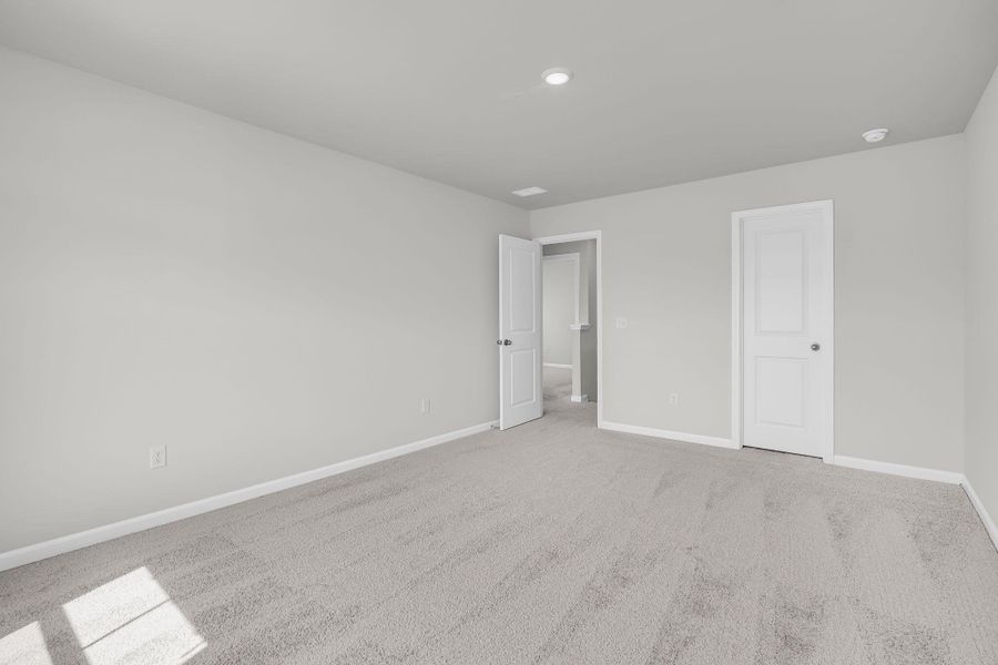Spacious, unfurnished interior of a new home in Wildcat Chase, Summerville (Image 26).