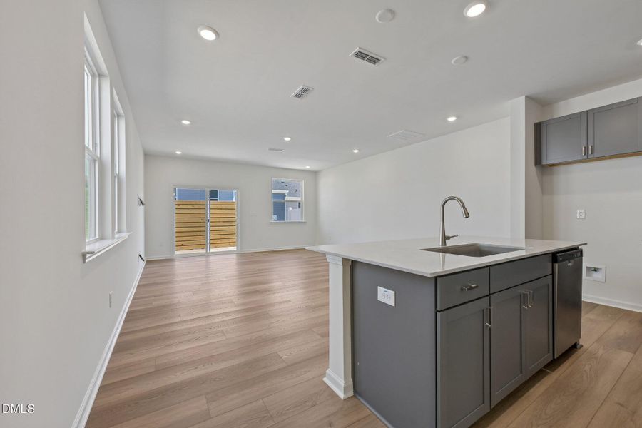 20-web-or-mls-Rabbitbrush St-S2304-020