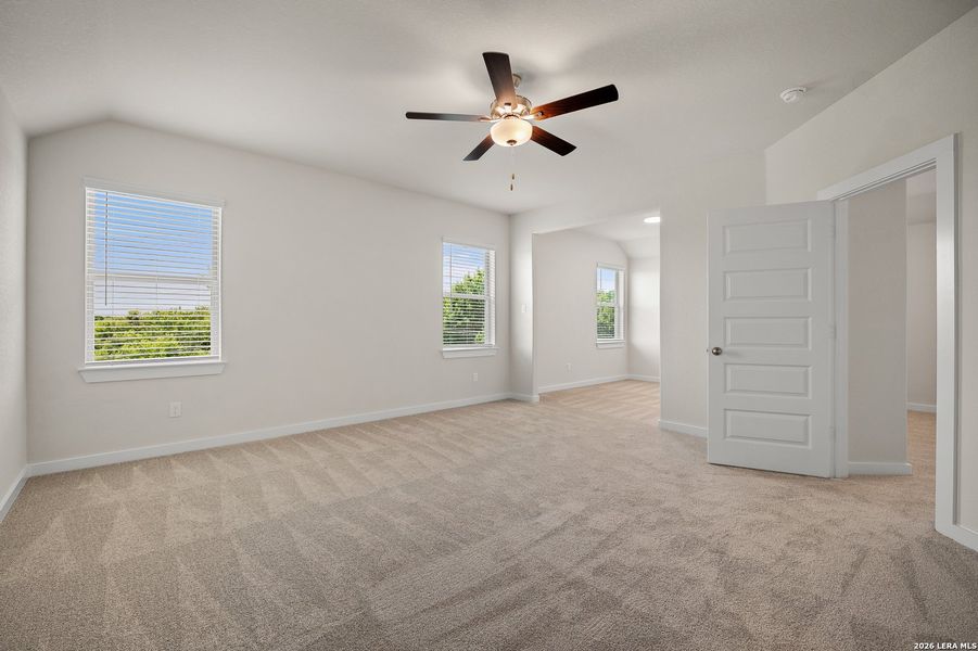 Spacious, unfurnished interior of a new home in Trilogy Grove, San Antonio (Image 21).