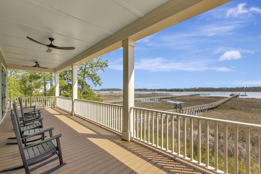 Exterior details and patio area of a home in , Wando (Image 3).