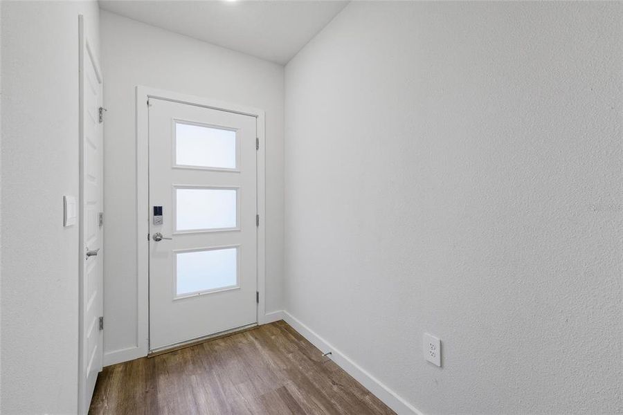 Spacious, unfurnished interior of a new home in , Bradenton (Image 23).