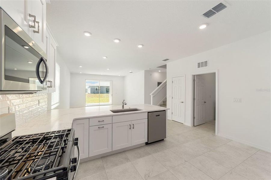 Furnished interior view inside a new home in Calesa Township, Ocala (Image 5).