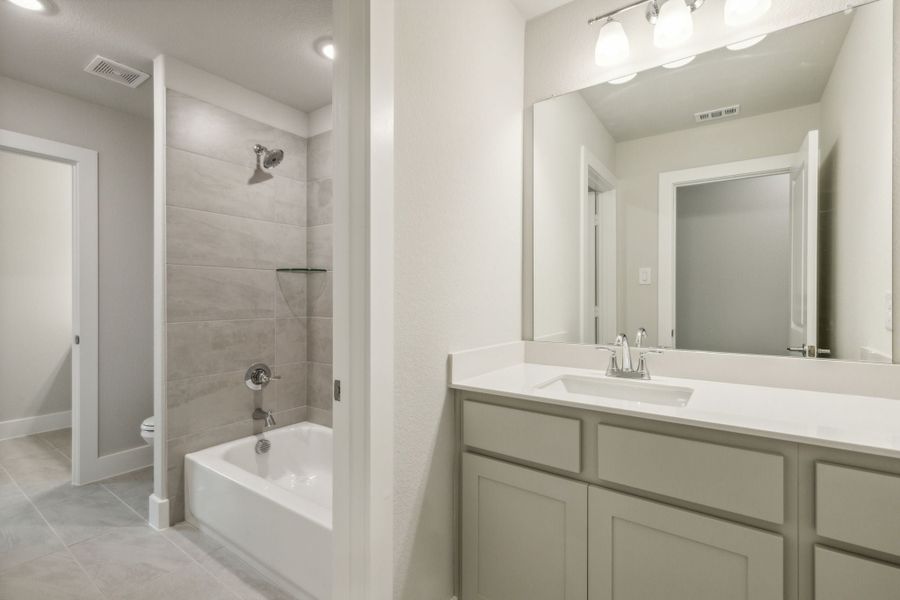 Furnished interior view inside a new home in Dove Hollow, Waxahachie (Image 11).