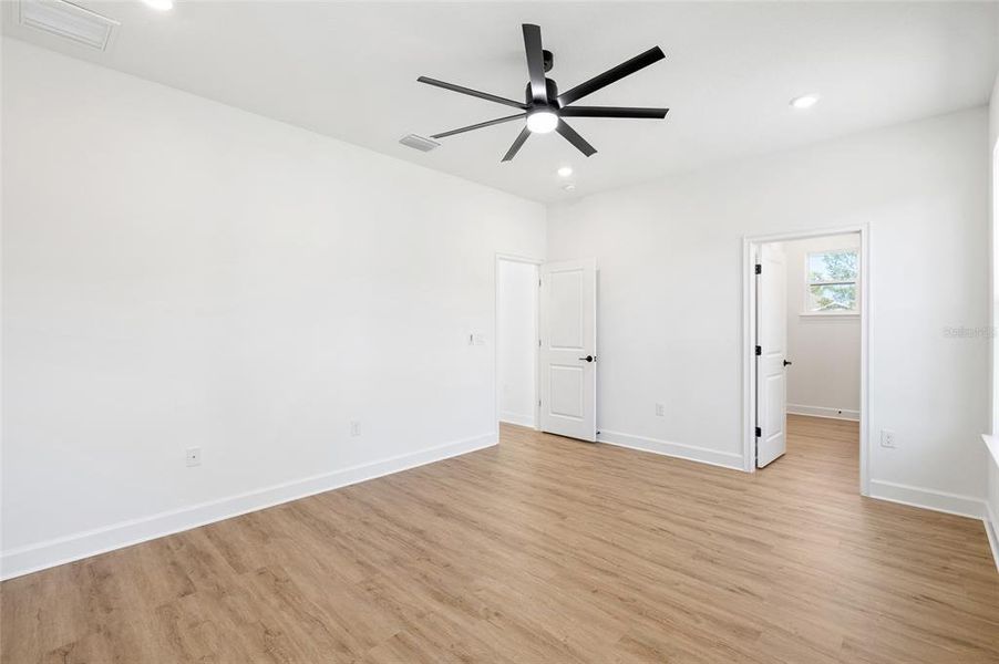 Spacious, unfurnished interior of a new home in , Spring Hill (Image 40).