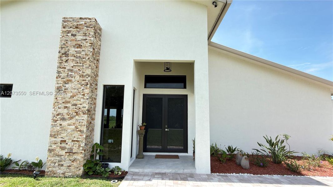 Exterior details and patio area of a home in , Loxahatchee (Image 34).
