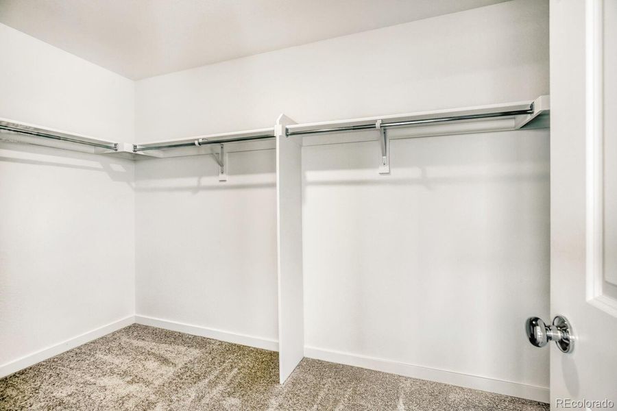 Spacious, unfurnished interior of a new home in Ledge Rock, Johnstown (Image 10).