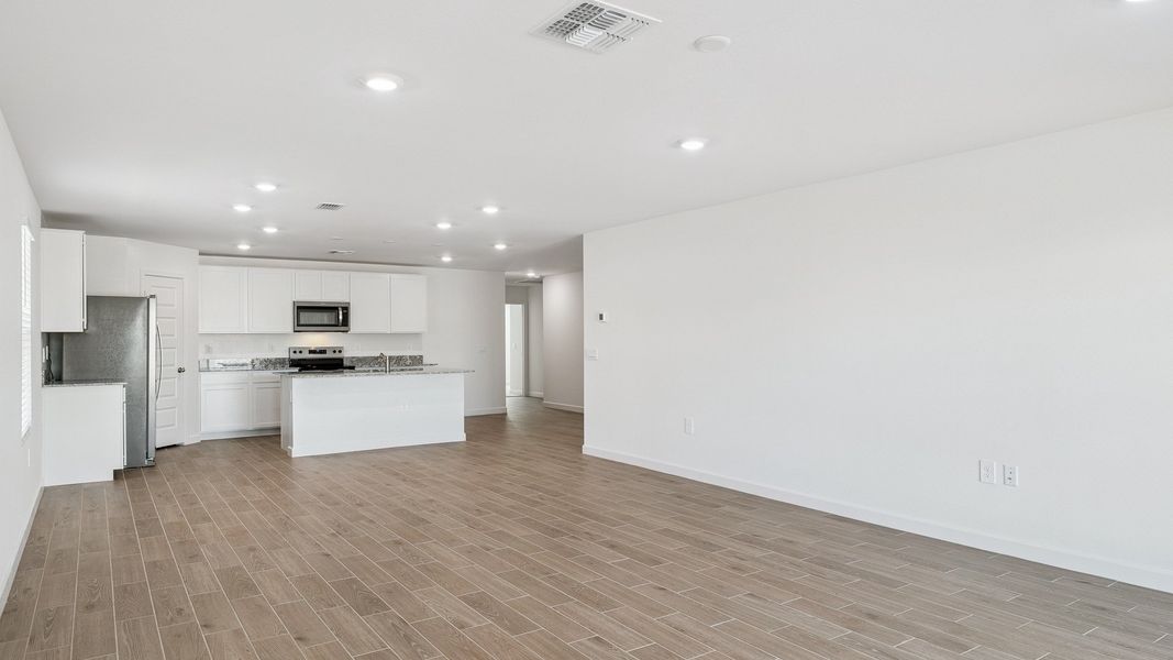 Representative unfurnished interior of a home built from the Gaven by D.R. Horton in Del Rio Ranch, Avondale (Image 27).