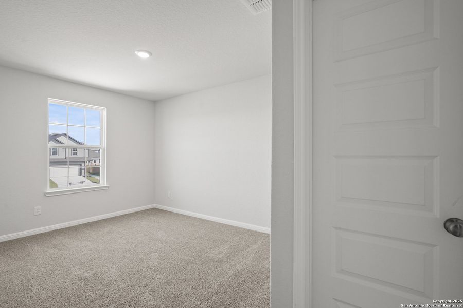 Spacious, unfurnished interior of a new home in Applewhite Meadows, San Antonio (Image 17).