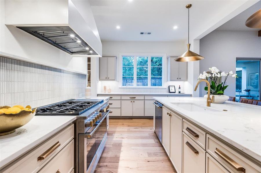 Furnished interior view inside a new home in , Dallas (Image 29). Furnished interior view inside a new home in , Dallas (Image 29).