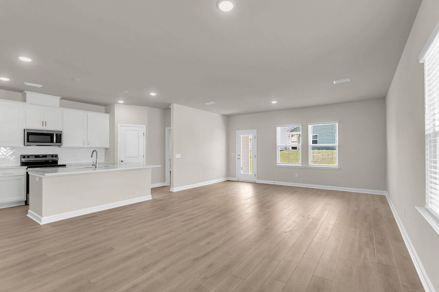 Spacious, unfurnished interior of a new home in Tea Farm, Ravenel (Image 32).